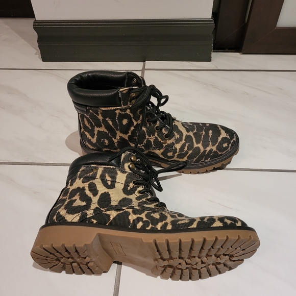 Leopard booties size 7 Call it spring - Picture 3 of 3